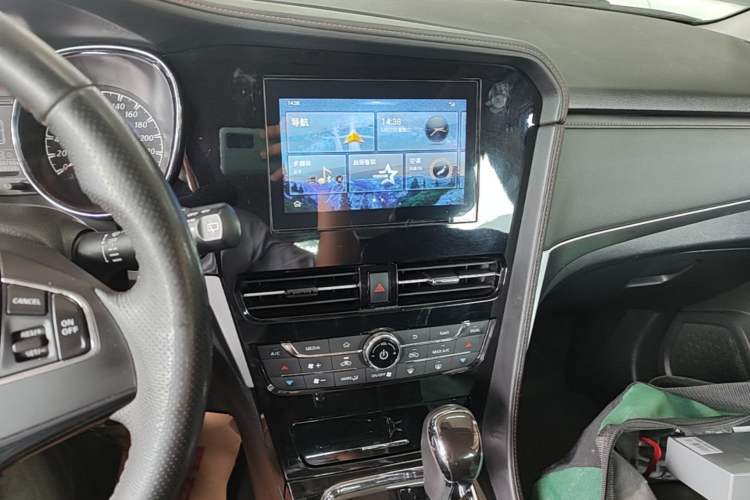 Used Venucia T70 2018 2.0L CVT Smart Enjoyment Version Audio And AC Panel