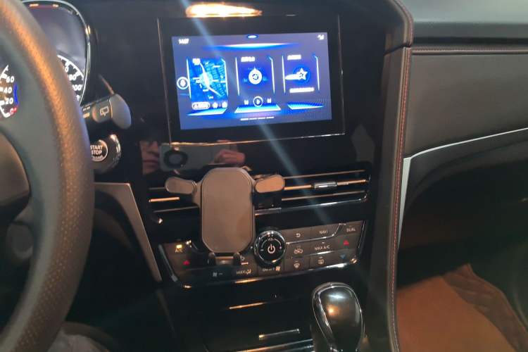 Used Venucia T70 2018 2.0L CVT Smart Enjoyment Version Audio And AC Panel
