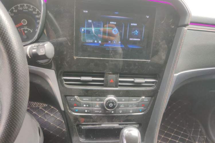 Used Venucia T70 2018 2.0L CVT Smart Enjoyment Version Audio And AC Panel