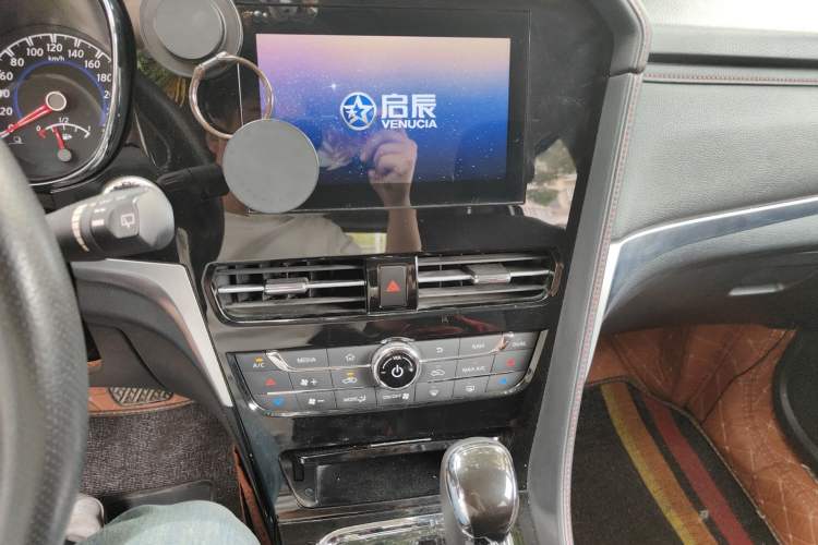 Used Venucia T70 2018 2.0L CVT Smart Enjoyment Version Audio And AC Panel
