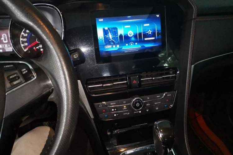 Used Venucia T70 2018 2.0L CVT Smart Enjoyment Version Audio And AC Panel