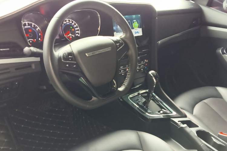 Used Venucia T70 2018 2.0L CVT Smart Enjoyment Version Center Console
