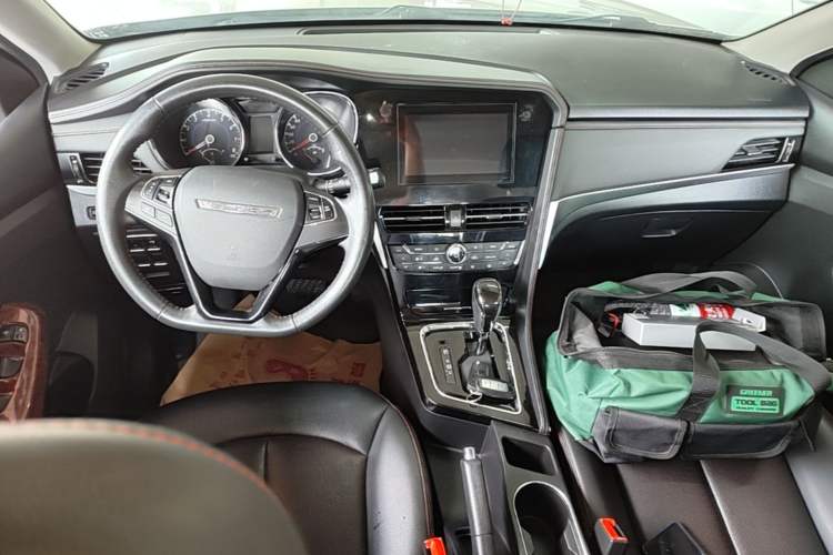 Used Venucia T70 2018 2.0L CVT Smart Enjoyment Version Center Console
