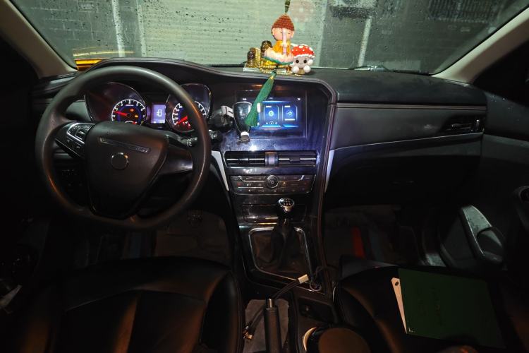 Used Venucia T70 2018 1.4T Manual Enjoyment Edition Center Console