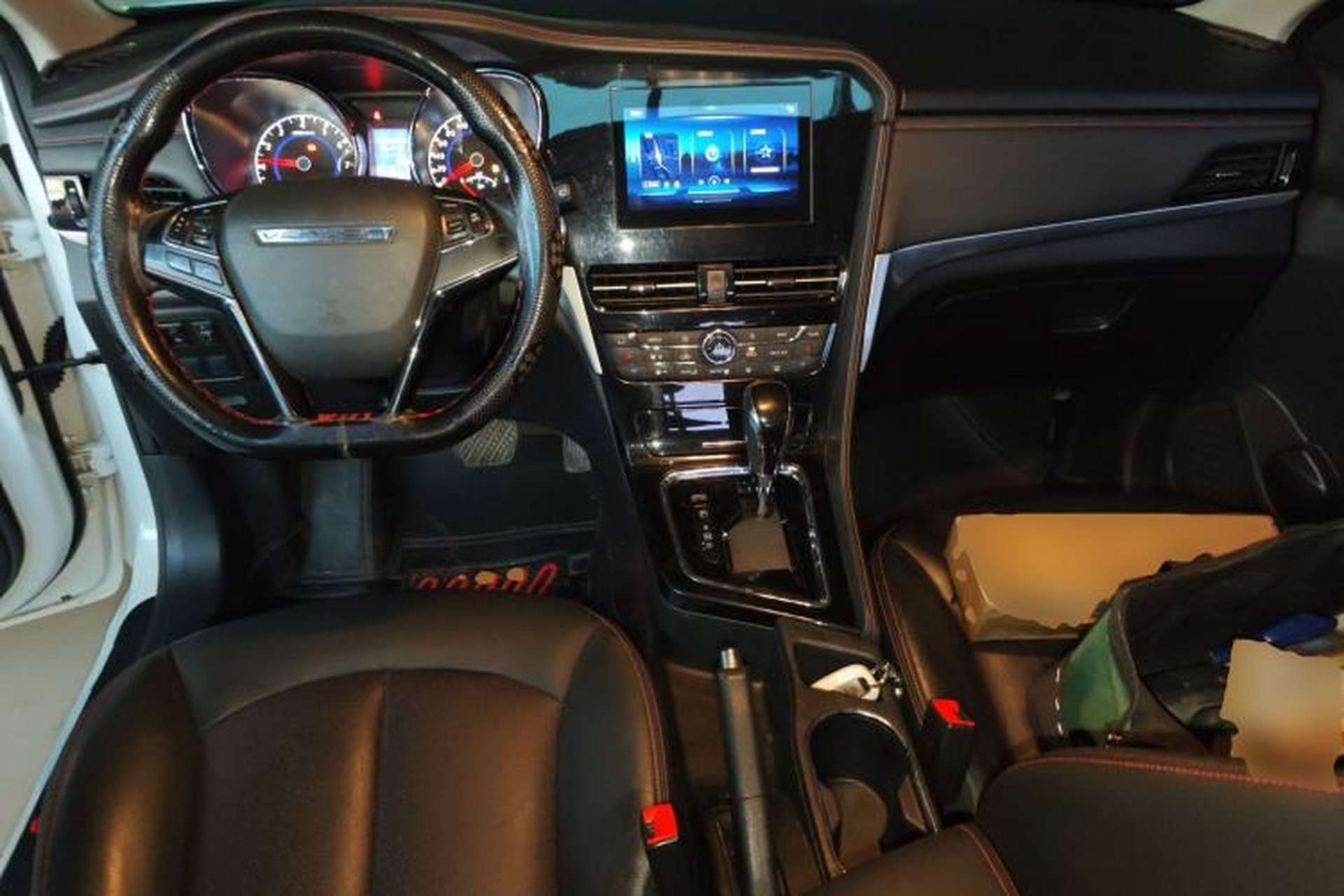 Used Venucia T70 2018 2.0L CVT Smart Enjoyment Version Center Console