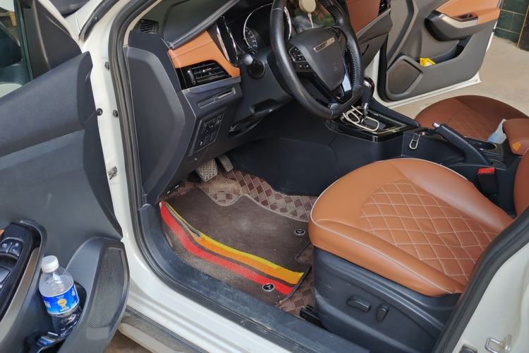 Used Venucia T70 2018 2.0L CVT Smart Enjoyment Sport Edition Driver Seat