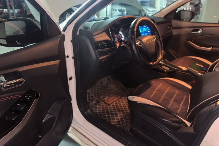 Used Venucia T70 2018 2.0L CVT Smart Enjoyment Version Driver Seat