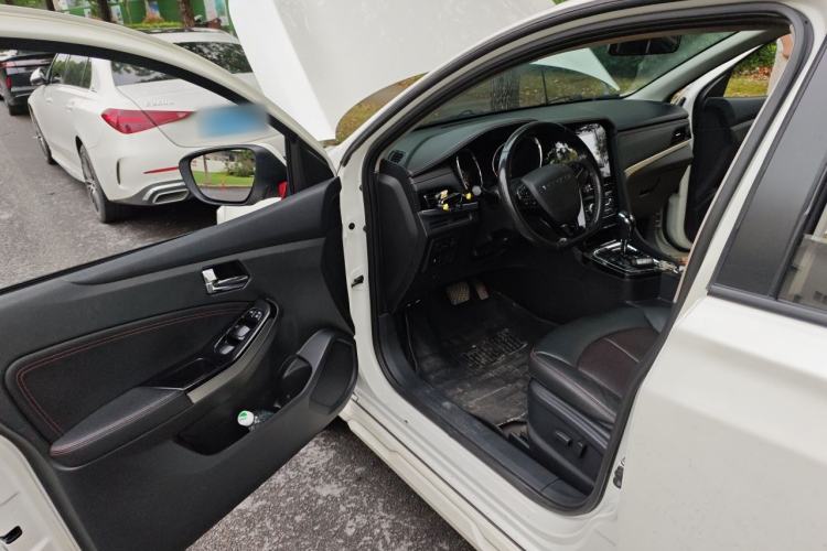 Used Venucia T70 2018 2.0L CVT Smart Enjoyment Version Driver Seat