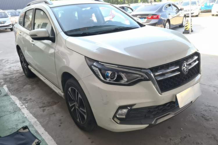 Used Venucia T70 2018 2.0L CVT Smart Edition Exterior 1