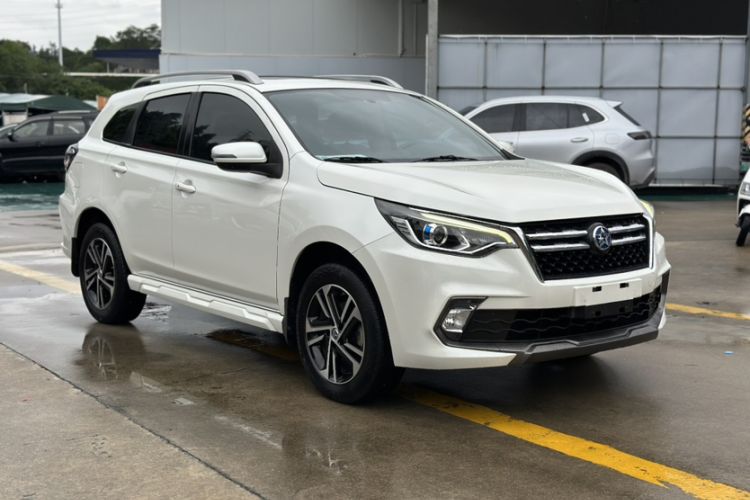 Used Venucia T70 2018 2.0L CVT Smart Enjoyment Version Exterior 2