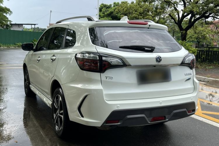 Used Venucia T70 2018 2.0L CVT Smart Enjoyment Version Exterior 2