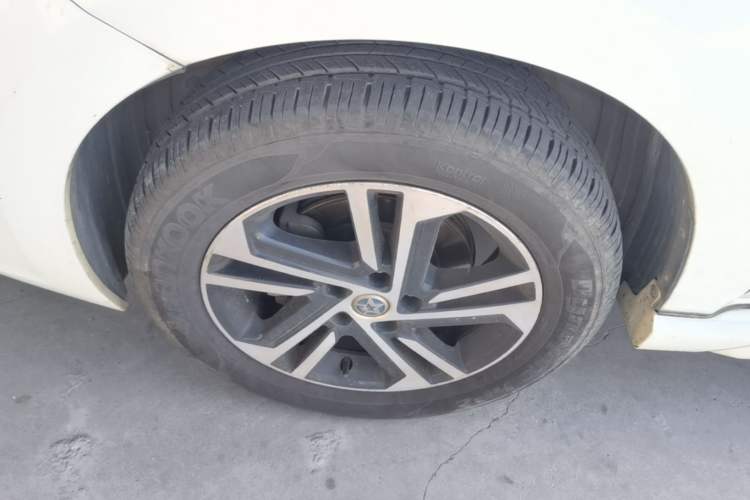 Used Venucia T70 2018 2.0L CVT Smart Edition Exterior 4