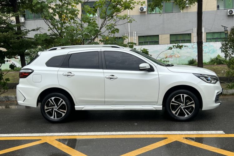 Used Venucia T70 2018 2.0L CVT Smart Enjoyment Version Exterior 4