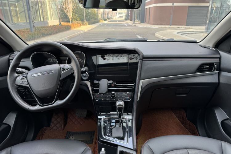 Used Venucia T70 2018 2.0L CVT Smart Enjoyment Version Exterior 4