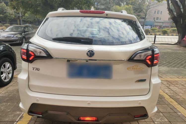 Used Venucia T70 2018 2.0L CVT Smart Enjoyment Version Exterior 4