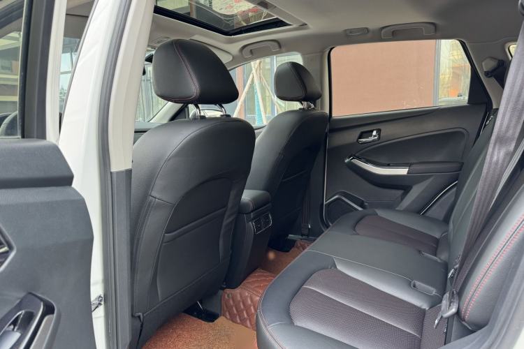Used Venucia T70 2018 2.0L CVT Smart Enjoyment Version Exterior 5