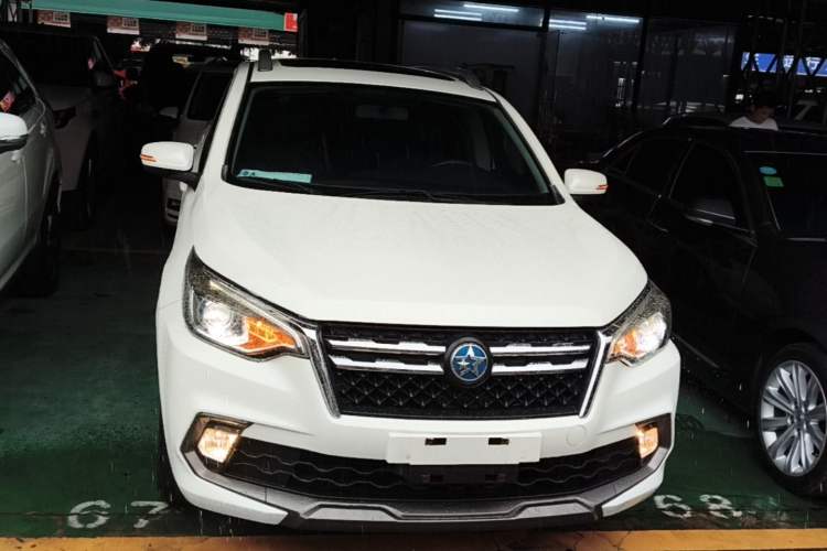 Used Venucia T70 2018 2.0L CVT Smart Enjoyment Version Front