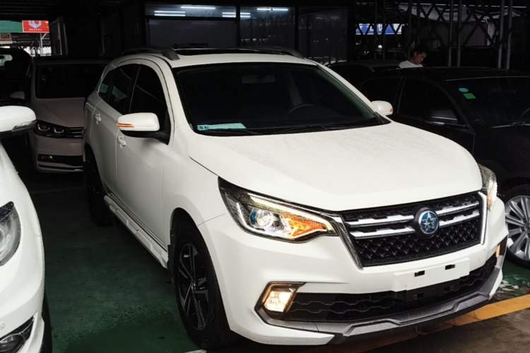 Used Venucia T70 2018 2.0L CVT Smart Enjoyment Version Front Right 45 Deg
