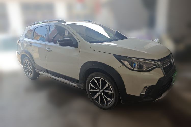 Used Venucia T70 2018 2.0L CVT Smart Enjoyment Sport Edition Front Right 45 Deg