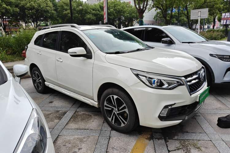 Used Venucia T70 2018 2.0L CVT Smart Enjoyment Version Front Right 45 Deg