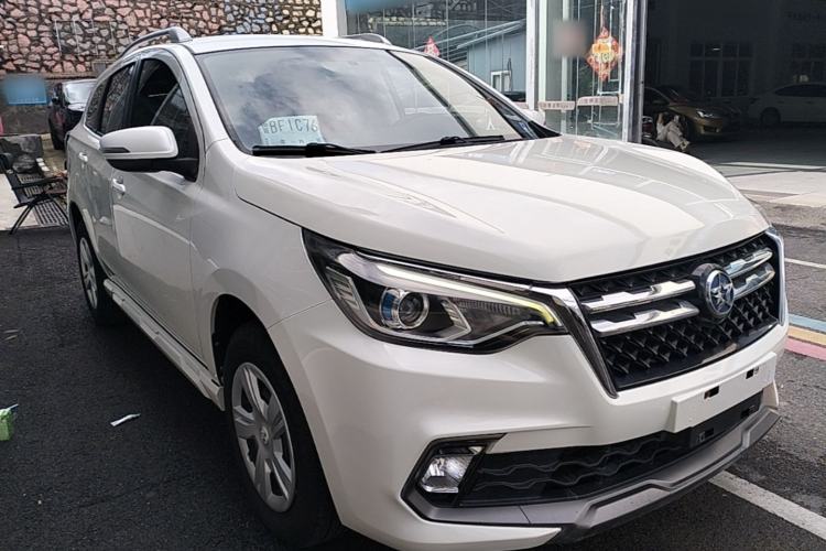 Used Venucia T70 2018 1.6L Manual Enjoyment Edition Front Right 45 Deg
