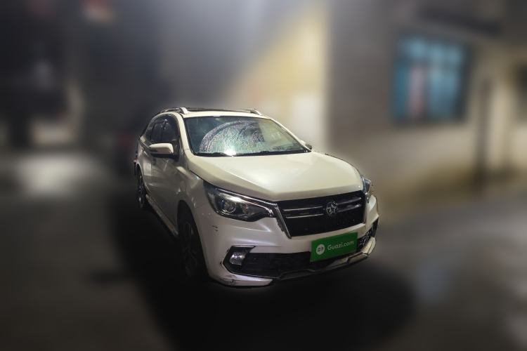 Used Venucia T70 2018 1.4T Manual Enjoyment Edition Front Right 45 Deg