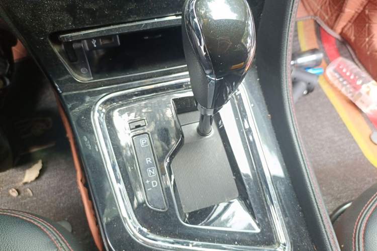 Used Venucia T70 2018 2.0L CVT Smart Enjoyment Version Gear Lever
