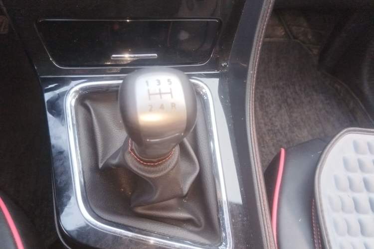 Used Venucia T70 2018 1.6L Manual Enjoyment Edition Gear Lever