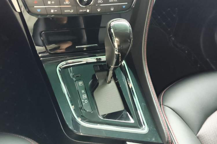 Used Venucia T70 2018 2.0L CVT Smart Enjoyment Version Gear Lever