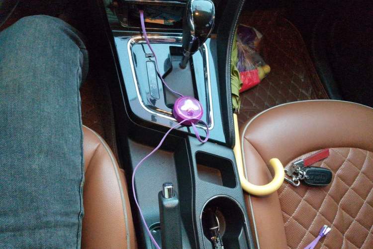 Used Venucia T70 2018 2.0L CVT Smart Enjoyment Sport Edition Gear Lever