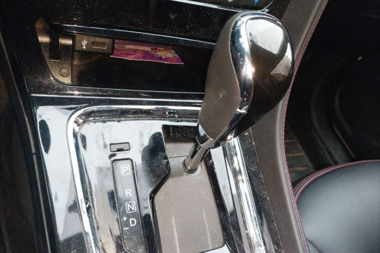 Used Venucia T70 2018 2.0L CVT Smart Enjoyment Version Gear Lever