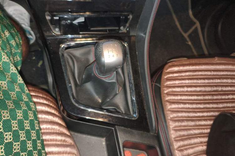 Used Venucia T70 2018 1.6L Manual Enjoyment Edition Gear Lever