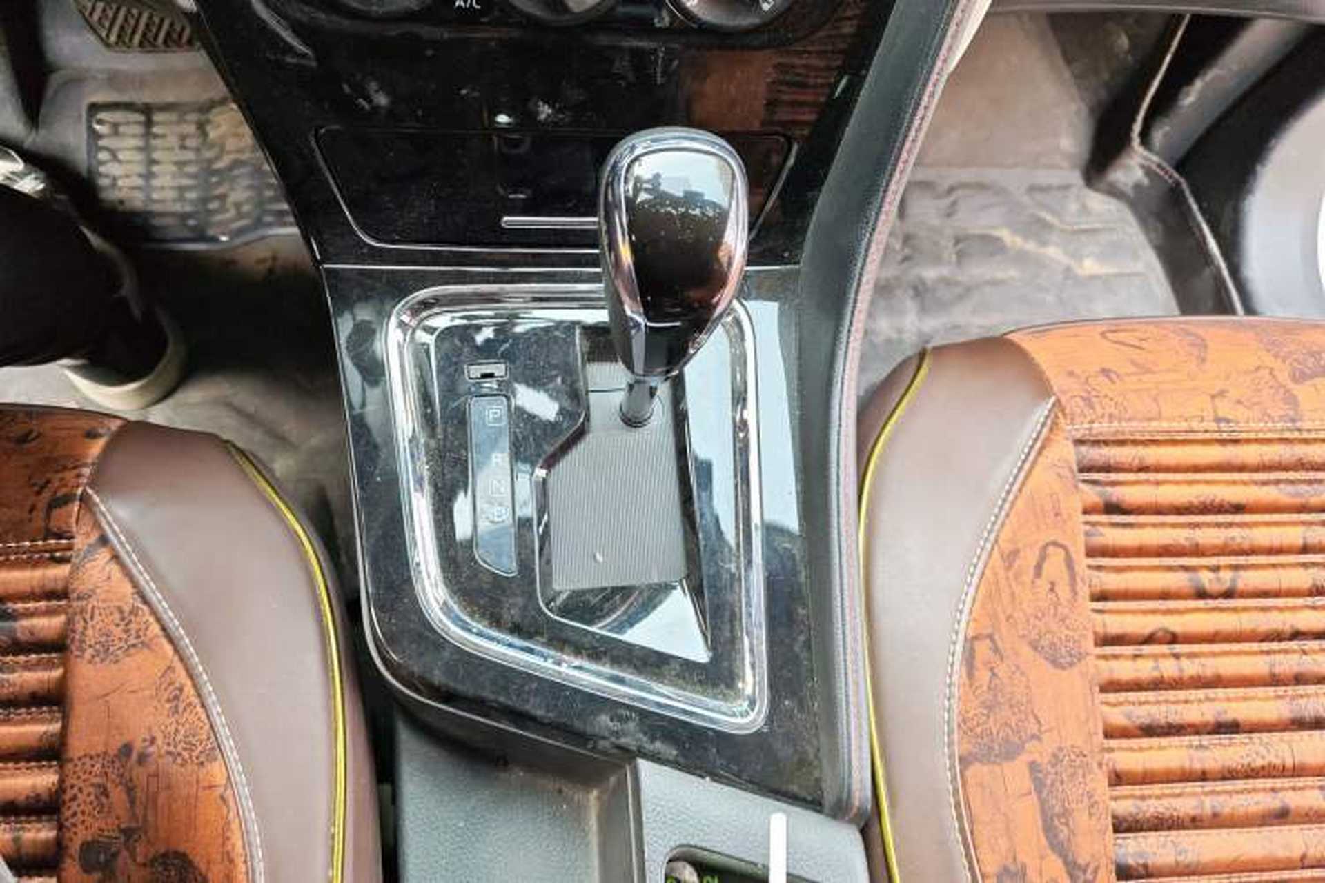 Used Venucia T70 2018 2.0L CVT Smart Edition Gear Lever