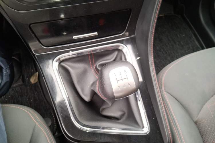 Used Venucia T70 2018 1.6L Manual Enjoyment Edition Gear Lever
