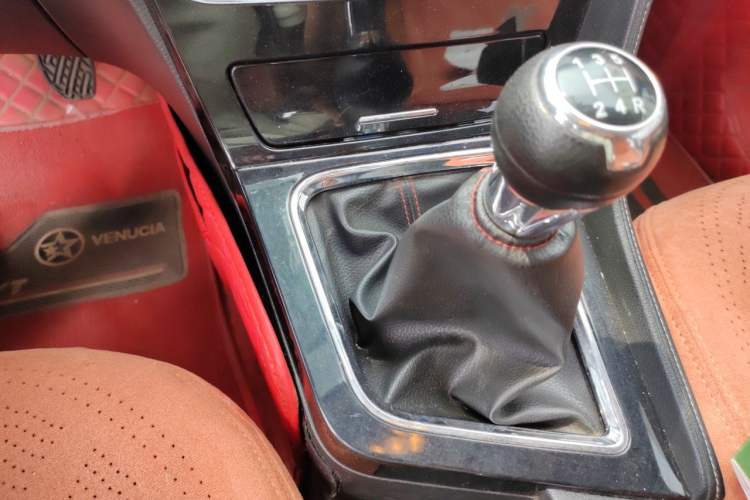 Used Venucia T70 2018 1.4T Manual RuiXiang Sport Edition Gear Lever