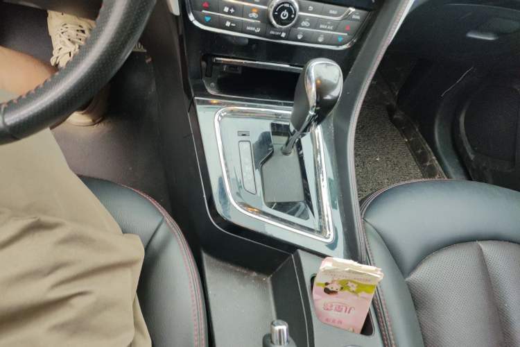 Used Venucia T70 2018 2.0L CVT Smart Enjoyment Version Gear Lever