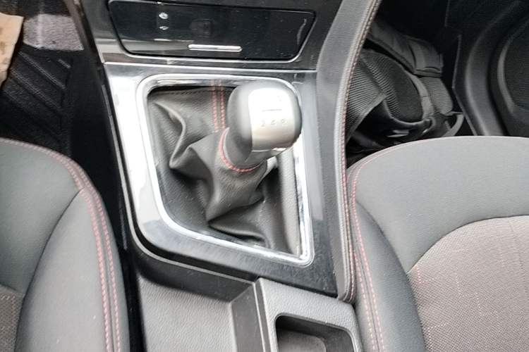 Used Venucia T70 2018 1.6L Manual Enjoyment Edition Gear Lever