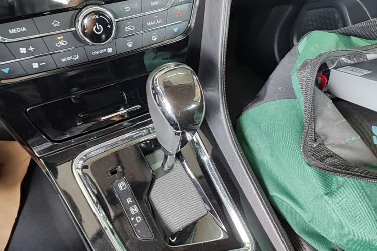 Used Venucia T70 2018 2.0L CVT Smart Enjoyment Version Gear Lever