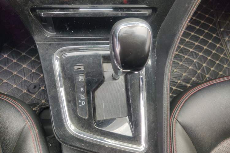 Used Venucia T70 2018 2.0L CVT Smart Enjoyment Version Gear Lever