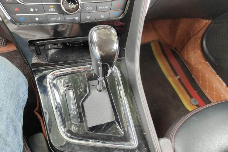 Used Venucia T70 2018 2.0L CVT Smart Enjoyment Version Gear Lever