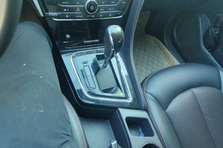 Used Venucia T70 2018 2.0L CVT Smart Enjoyment Version Gear Lever