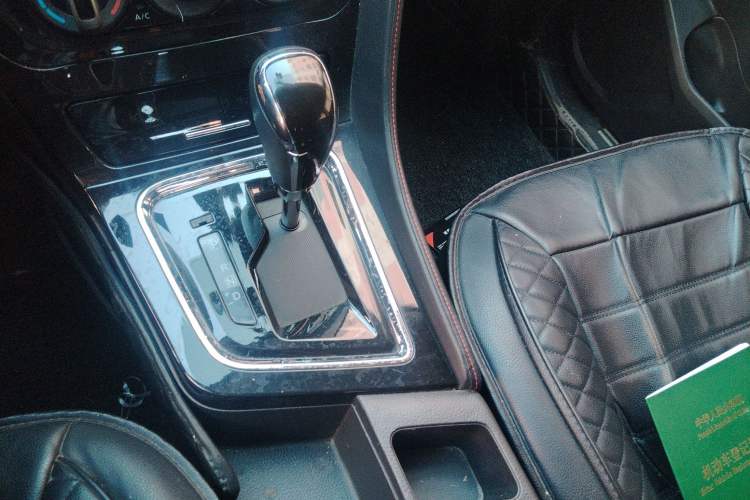 Used Venucia T70 2018 2.0L CVT Smart Edition Gear Lever