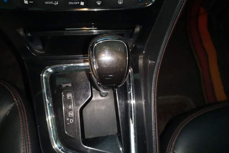 Used Venucia T70 2018 2.0L CVT Smart Enjoyment Version Gear Lever