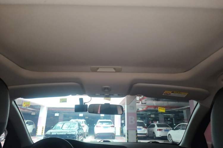 Used Venucia T70 2018 2.0L CVT Smart Enjoyment Version Headliner