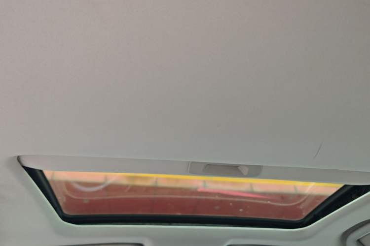 Used Venucia T70 2018 2.0L CVT Smart Enjoyment Version Headliner