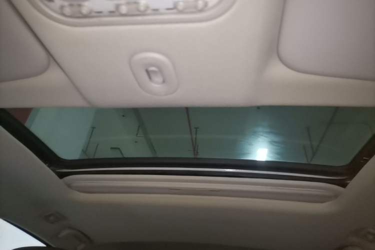 Used Venucia T70 2018 2.0L CVT Smart Enjoyment Version Headliner