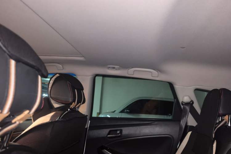 Used Venucia T70 2018 2.0L CVT Smart Enjoyment Version Headliner