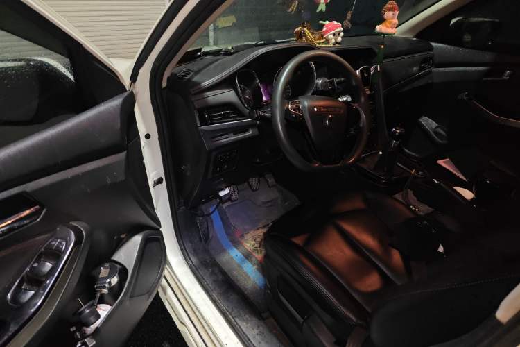 Used Venucia T70 2018 1.4T Manual Enjoyment Edition Interior 3