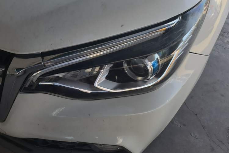 Used Venucia T70 2018 2.0L CVT Smart Edition Left Front Headlight