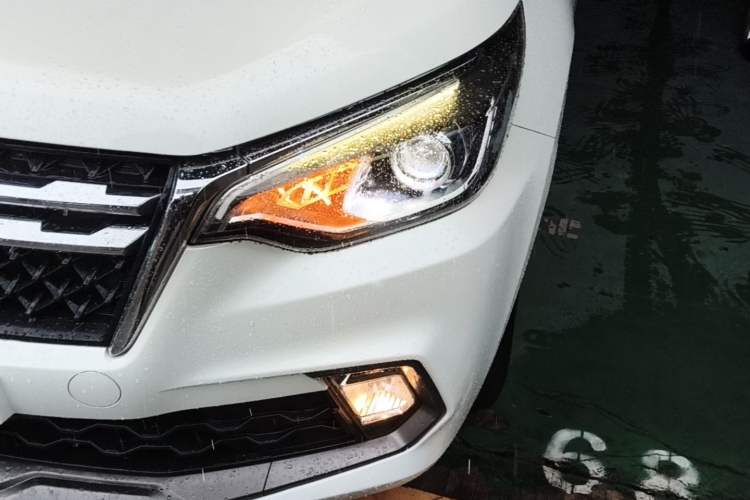 Used Venucia T70 2018 2.0L CVT Smart Enjoyment Version Left Front Headlight